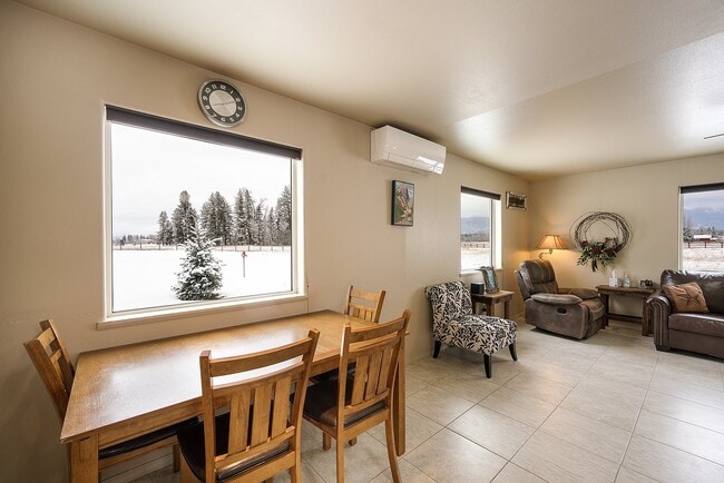 Photo - Fully furnished w/ internet and utilities included