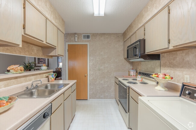 3BR, 2BA Townhouse- 1400SF