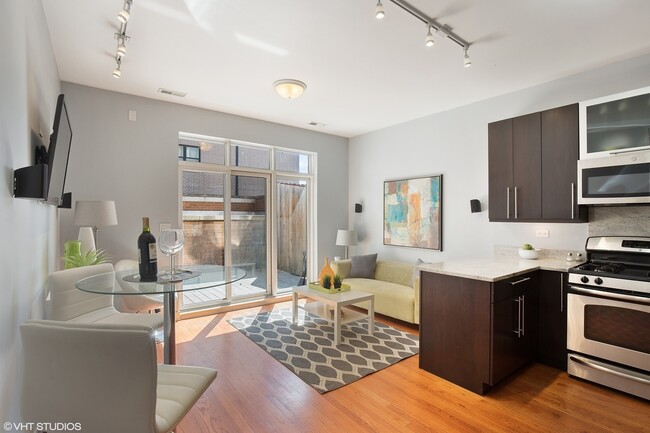 Photo - 1162 W Hubbard St Unidad 104