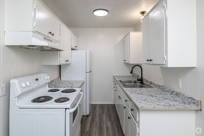 1BR, 1BA - 600SF - Kitchen