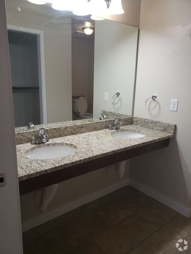 Building Photo - 3 Bedroom 2 Bath in Springville!! Unit Art City 303 Rental