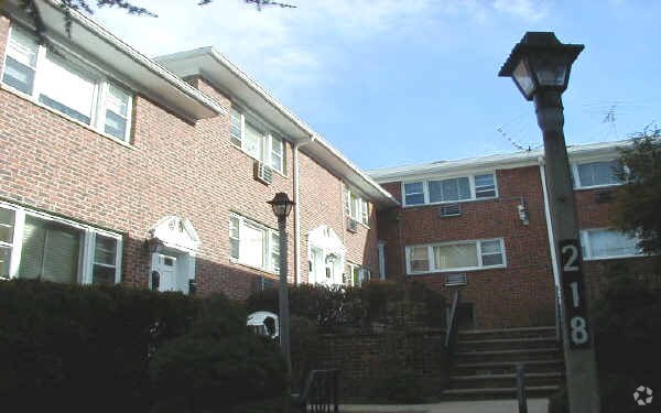 Photo - 218 N Walnut St