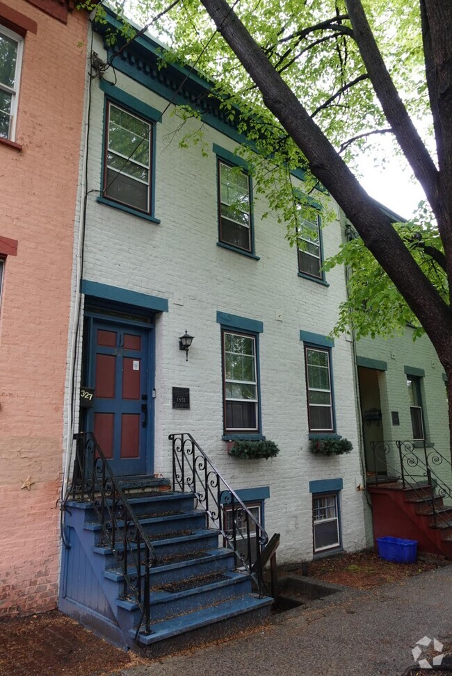 Historical Building on beautiful Hudson Avenue! Close to restaurants and shopping. - 327 Hudson Ave Unit Apartment #1