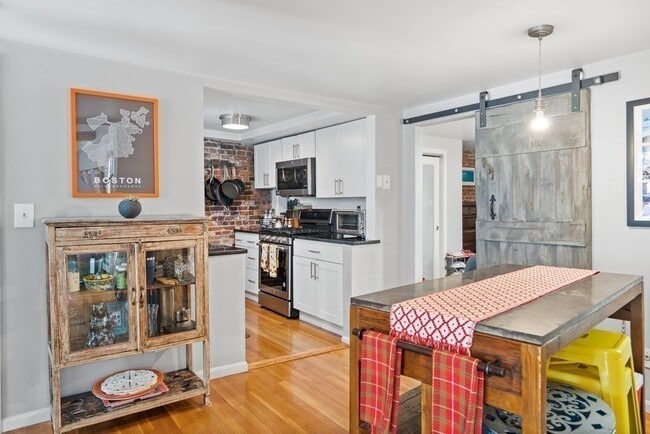 40 Pleasant St Unit 1