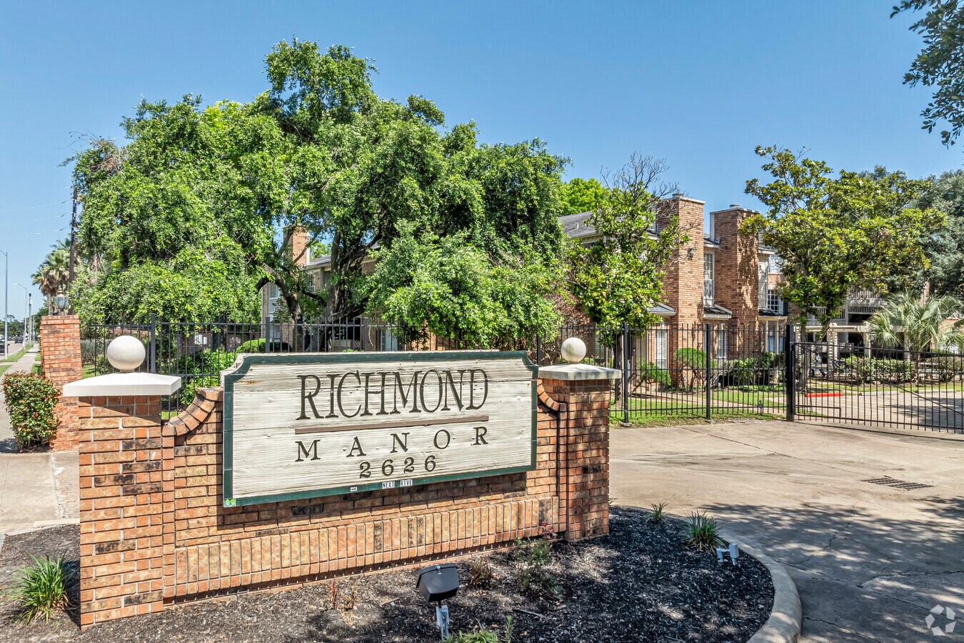 2626 Holly Hall St - Entrance - Richmond Manor