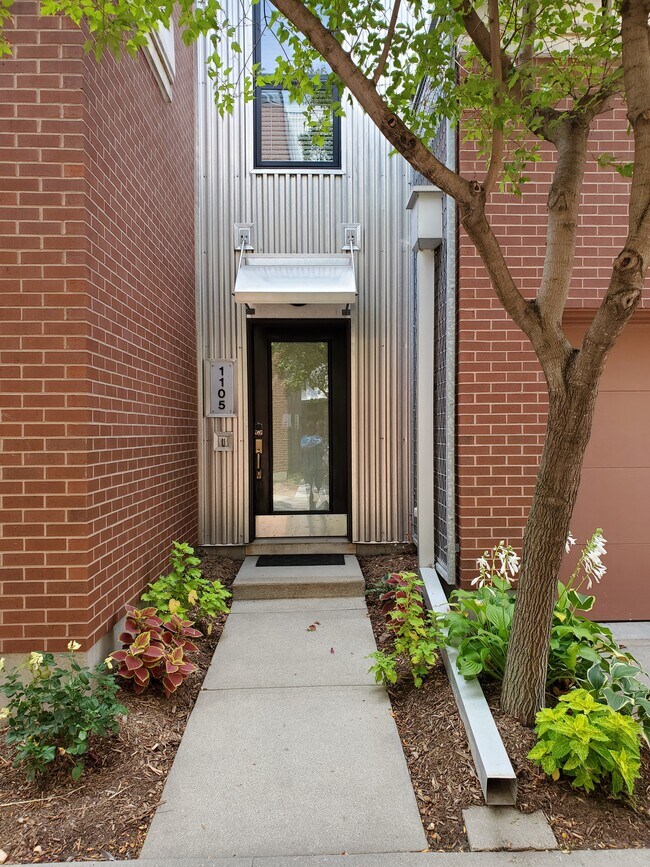 Otro - 1105 Mayberry Plaza