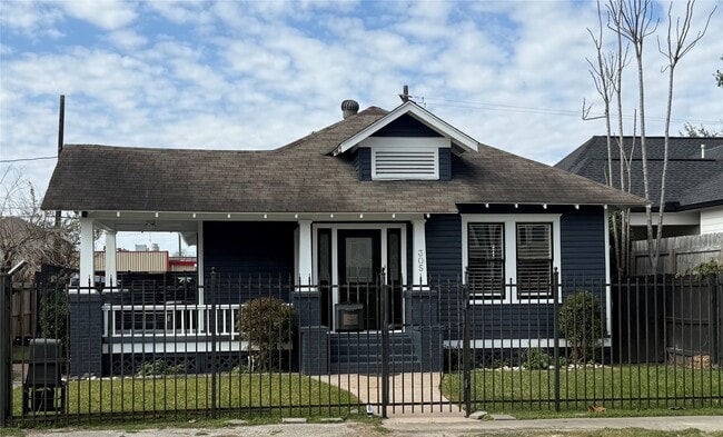 Building Photo - 305 Enid St