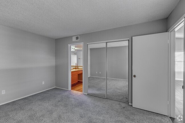 1 BR, 1 BA (La Jolla) - 800 SF