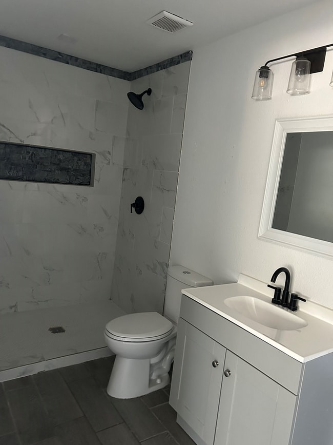 Photo - 9008 Holiday Dr