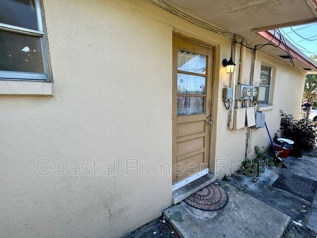 Building Photo - 1016 E Seneca Ave Unit A