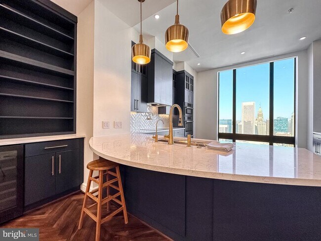 Building Photo - 10 E Lee St Unit 2701 Rental