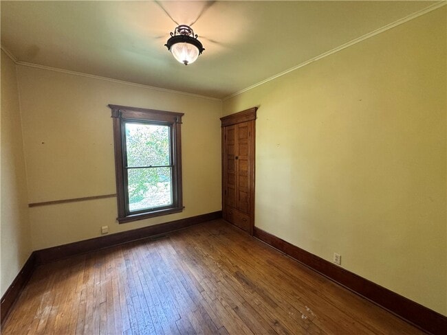 Photo - 352 E 2nd St
