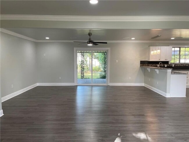 Photo - 214 River Oaks Dr