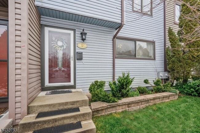 Photo - 424 Tall Oak Ln