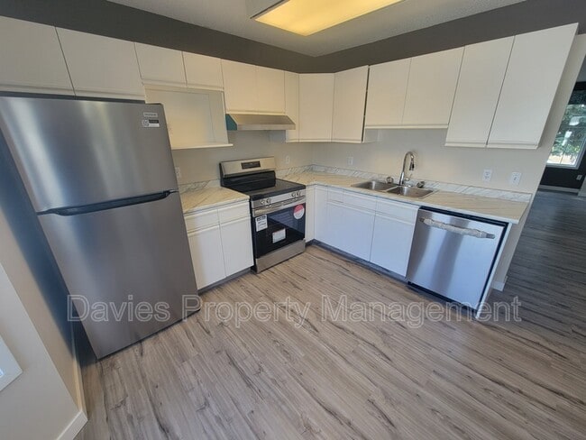 Photo - 8006-815A 15a Ave NW