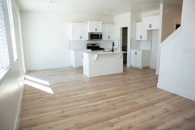 Photo - Brand-New Desert Vista Townhome - Pool Access