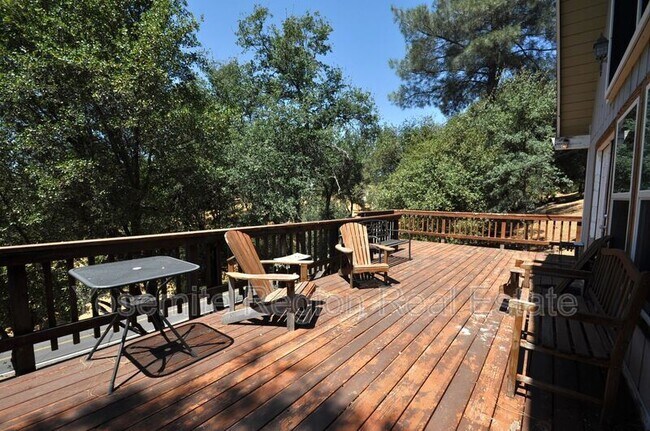 20415 Pine Mountain Dr