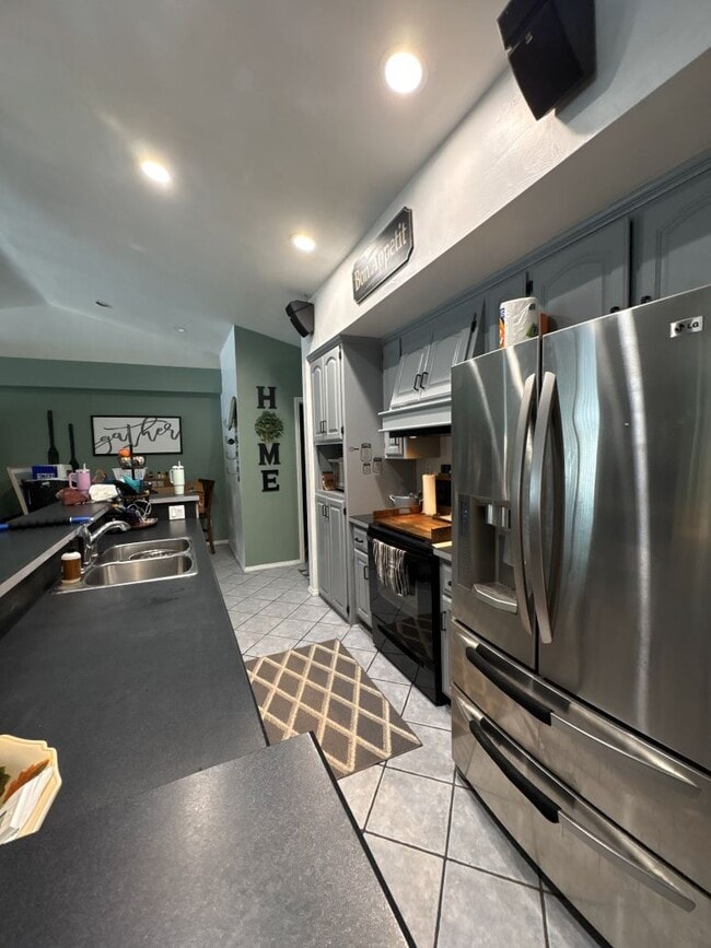 Building Photo - 13501 Velp Ave Unit 13501 Velp Ave