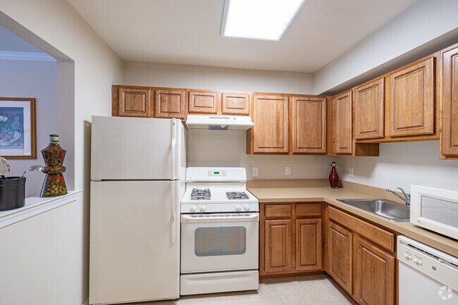 1 habitación, 1 baño - 595 pies cuadrados - Cocina - Park Terrace Senior Living Apartamentos