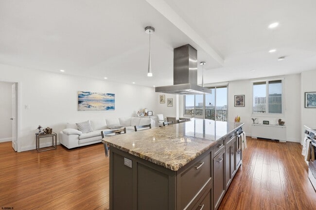 Photo - 5000 Boardwalk Unit 1008, 1009