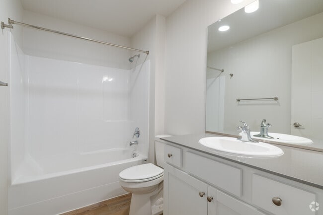 3BR, 3BA - 1495SF - Bathroom
