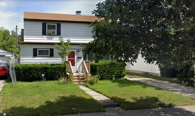 Building Photo - 5 Bedroom Single house with Garage Available Now