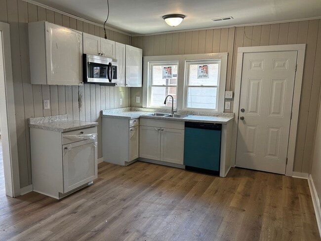 Photo - 608 Cottage St