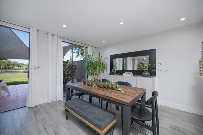 Photo - 3322 Torremolinos Ave Unidad F-41B