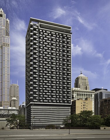 Building Photo - 235 W Van Buren St Unit 4114