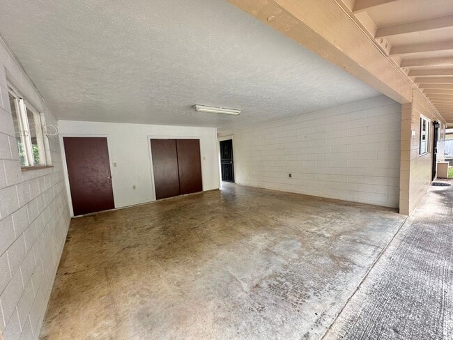 Photo - 3 Bedroom / 1 Bathroom Home on Iao Valley Rd!
