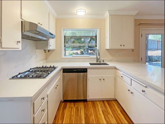 Photo - 669 Arthur St