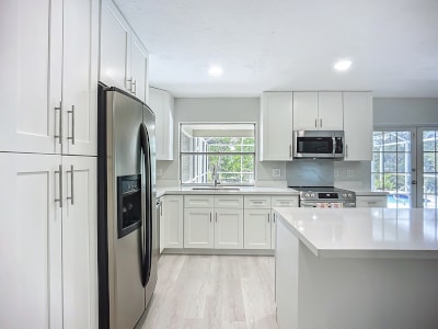5542 32nd Ave SW