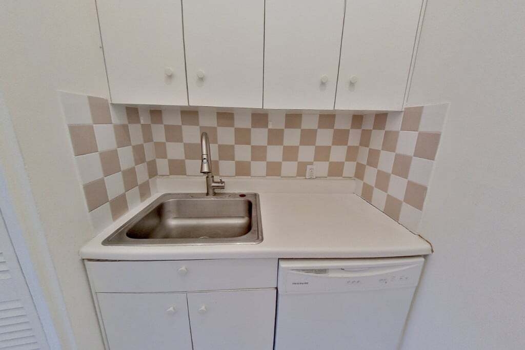 Photo - 350 W 21st St Unit 2