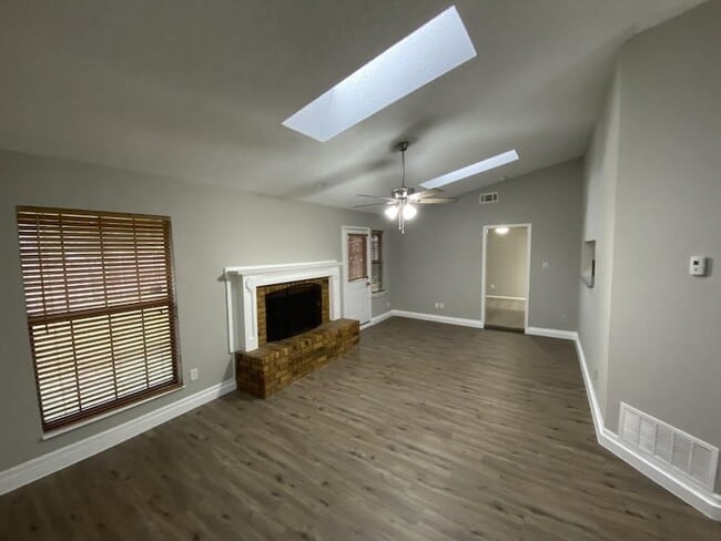 Photo - 1105 Montclair Dr