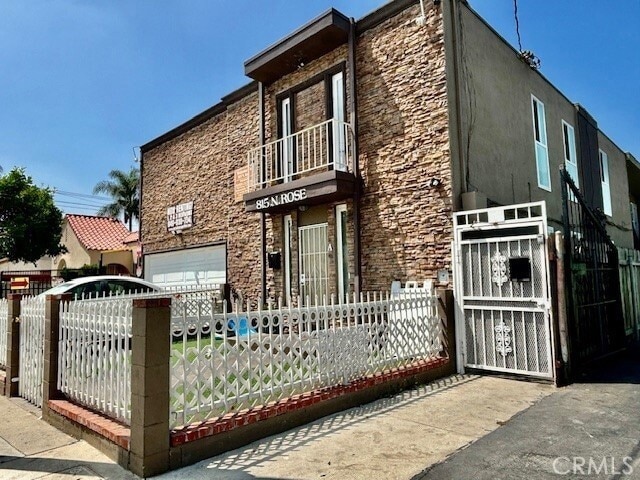 Building Photo - 815 N Rose Ave Unit L