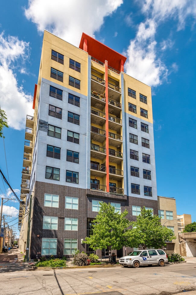 Photo - 1122 W Catalpa Ave Condo Unit 912