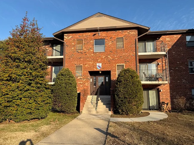 Building Photo - 3 Atram hall Unit 3 Atram