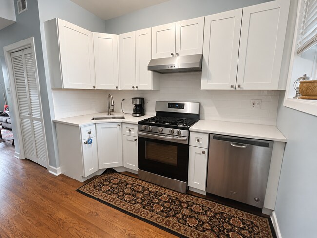 Photo - 2123 N St Louis Ave Unit 3N
