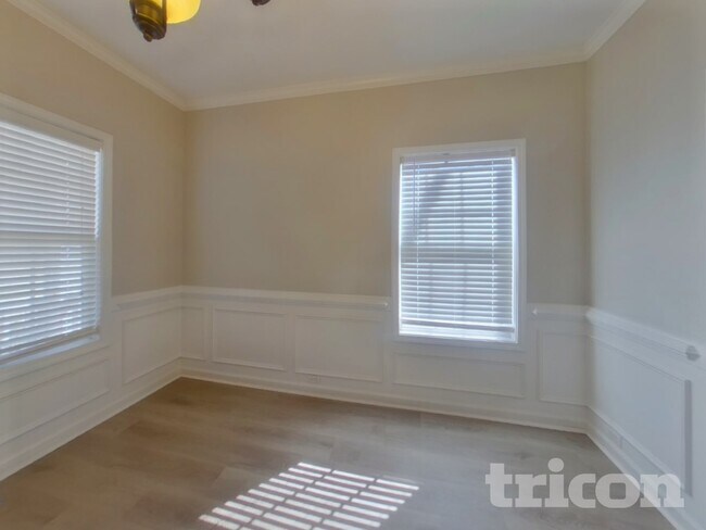 Photo - 374 Madison Ave