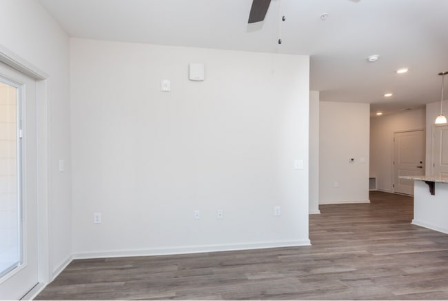 Photo - The Groves at 421 *Move In Special*