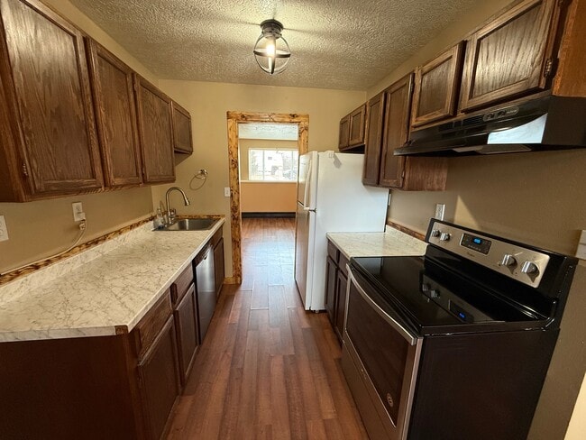 Photo - 310 N 9th Ave