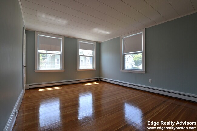 Photo - 31 Newcastle Rd Unit 2