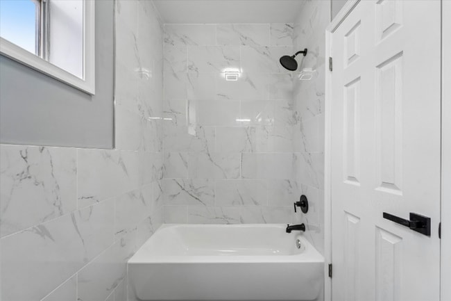 Photo - 5524 Upland St