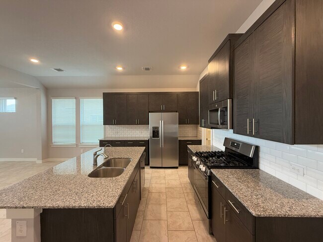 Photo - 18300 Emu Ln