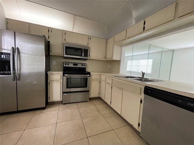 Building Photo - 2390 Coral Springs Dr Unit 2390
