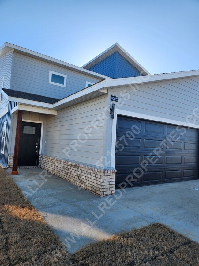 Building Photo - POIGAI ESTATES: BRAND NEW