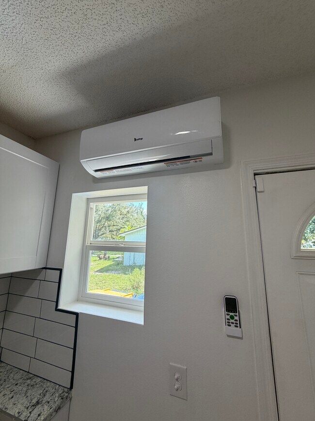 2733 Glenview Dr Unit Sunflower Studio