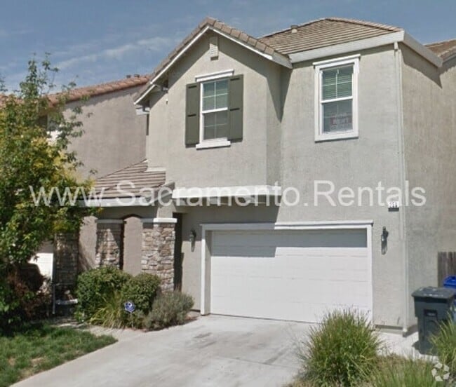 Building Photo - Spacious 4bd/2.5ba House with 2 Car Garage