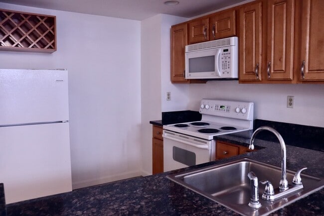 Building Photo - 20 Queensberry St Unit A