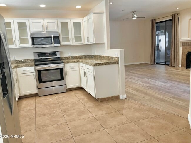 Building Photo - 15252 N 100th St Unit 1152